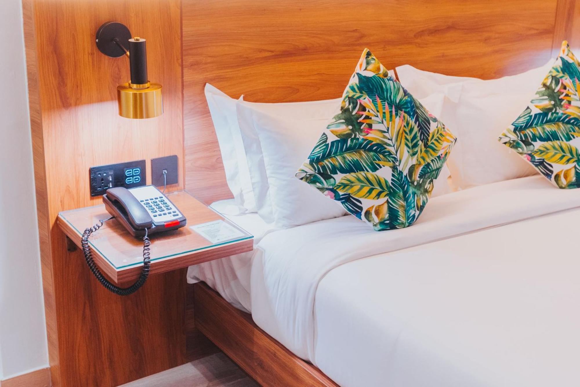 Surestay Studio By Best Western Clarkview Angeles City Экстерьер фото